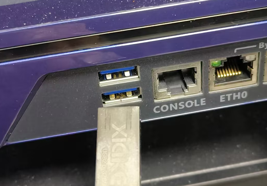 深信服下一代防火墙、深信服全网行为管理设备密码重置 U盘 交叉线